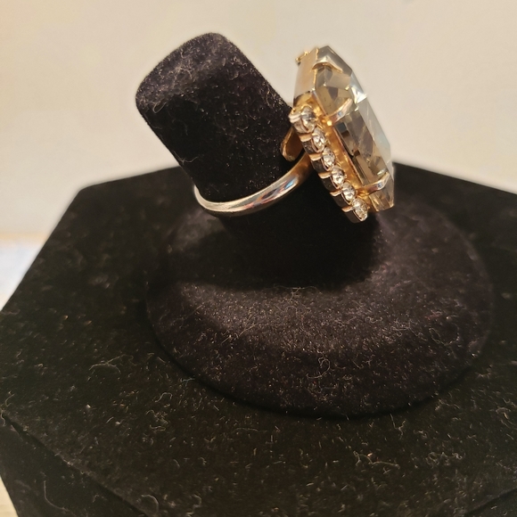 Vintage Rhinestone Ring - Picture 2 of 3
